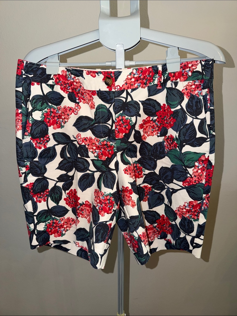 Boden Cream Bermuda Shorts with Red Floral and Dark Green Leaves 10L